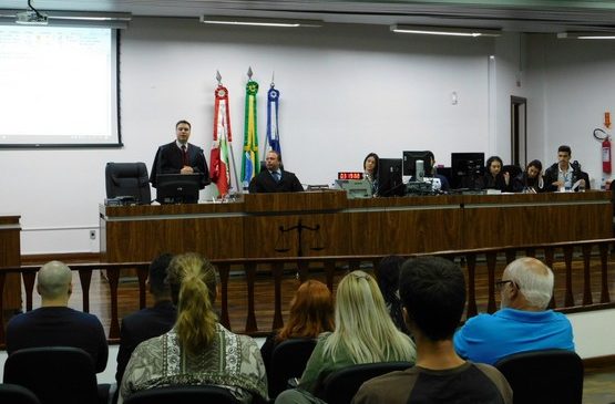Após encerramento do júri, réu aparece no Fórum para saber detalhes do seu julgamento