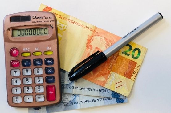 Devedora contumaz, mesmo quando inscrita irregularmente no SPC, não sofre abalo moral