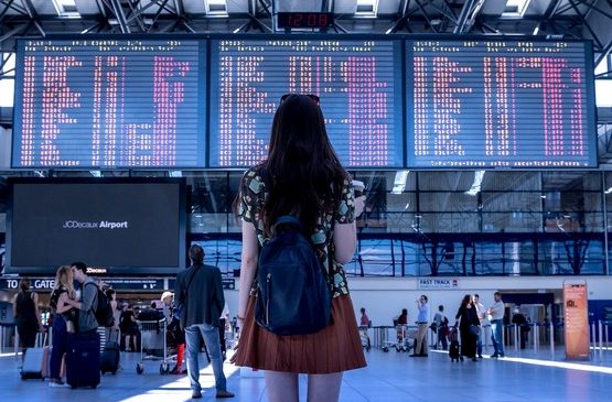 Mulher que esperou em vão corpo da irmã em aeroporto receberá por danos morais