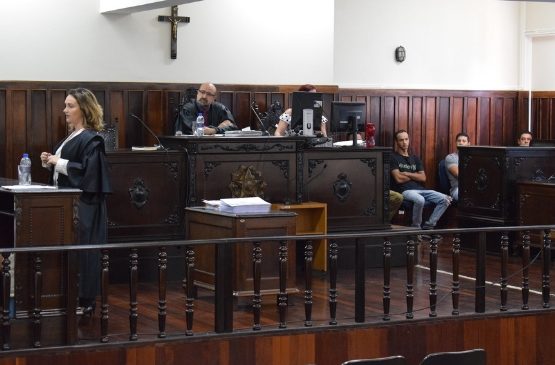 Réus enfrentam júri e acabam condenados por tentativa de homicídio e feminicídio