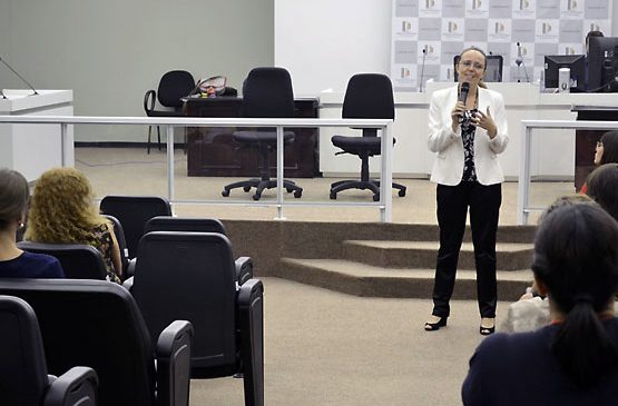 Curiosos sobre constelações lotam evento do projeto Justiça Sistêmica em Blumenau