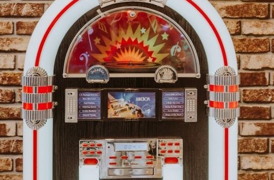 Máquina de jukebox é centro de ação por improbidade que investiga delegado de polícia