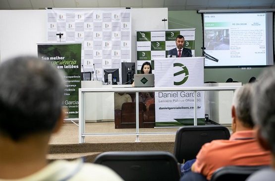Móveis e equipamentos da falida Sulfabril são arrematados por R$ 351 mil em Blumenau