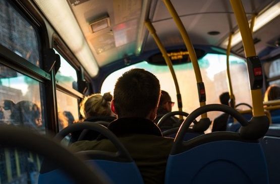 Empresa de transporte terá de indenizar passageiro por lesão na coluna em Joinville
