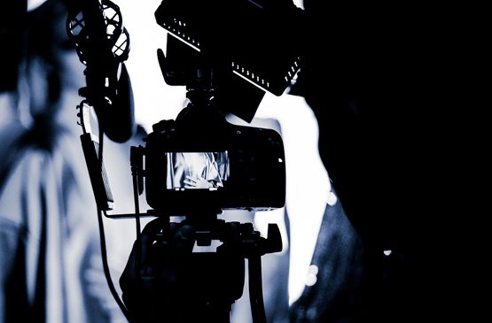 Modelo cujas fotos sensuais foram parar em sites de acompanhantes será indenizada