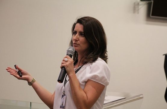 Servidora do TJSC destaca a importância da ergonomia em palestra proferida no TRE-SC