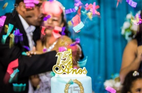 Debutante será indenizada após festa de 15 anos ser interrompida por queda de energia