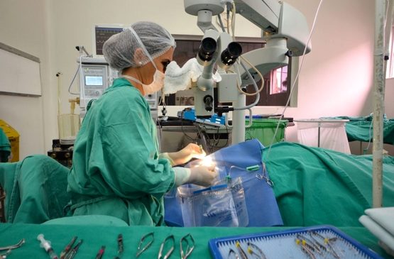 Médico terá de indenizar pais de menino que morreu após retirar amígdalas na Capital